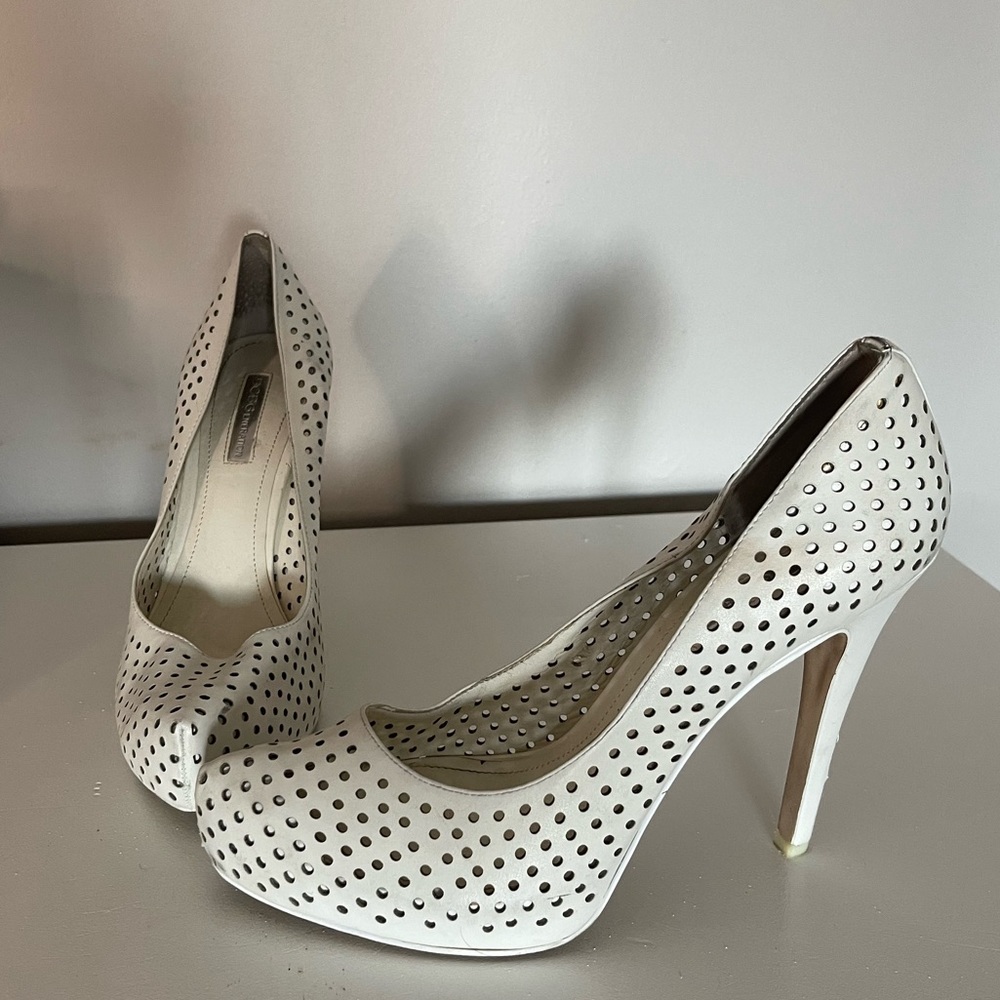BCBG White leather pumps
